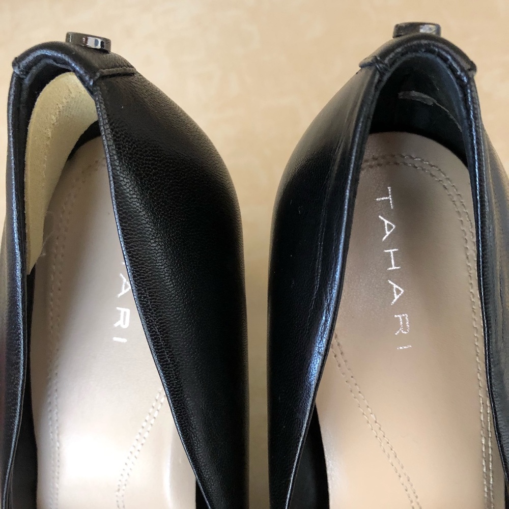 TAHARI BLACK 1/2" PLATFORM HEELS